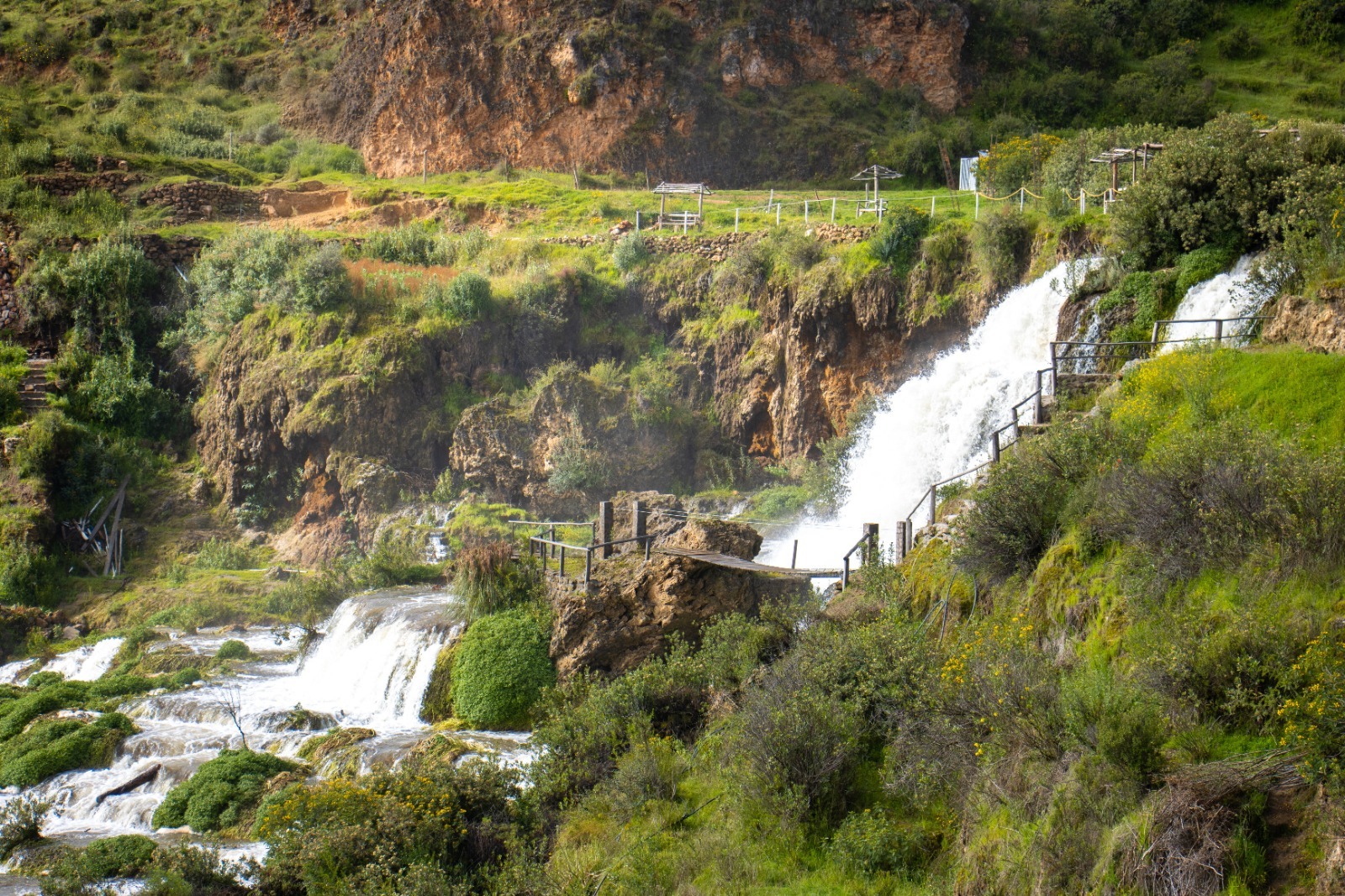 AGUAS TURQUESAS